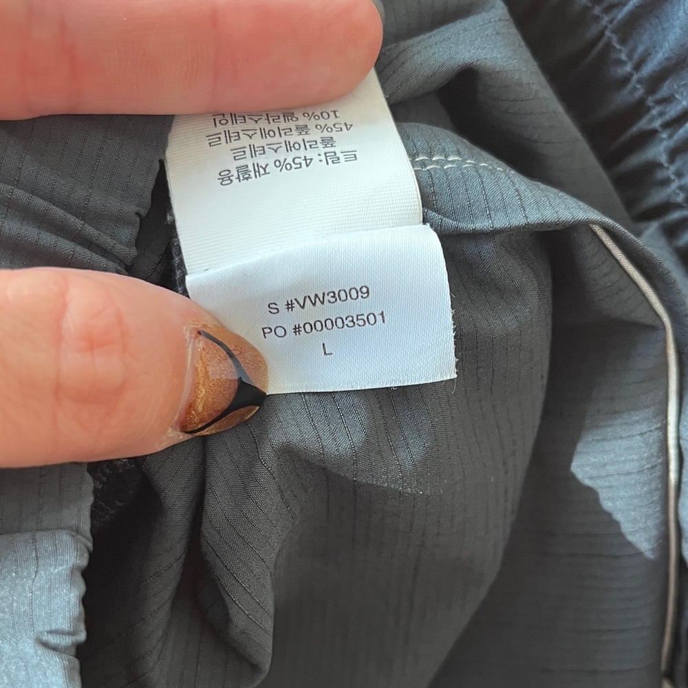 Vuori Cardiff Shorts (Charcoal) - Picture 7 of 9